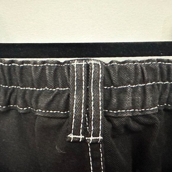 Black elastic cargo pants with white stitching - Picture 4 of 8